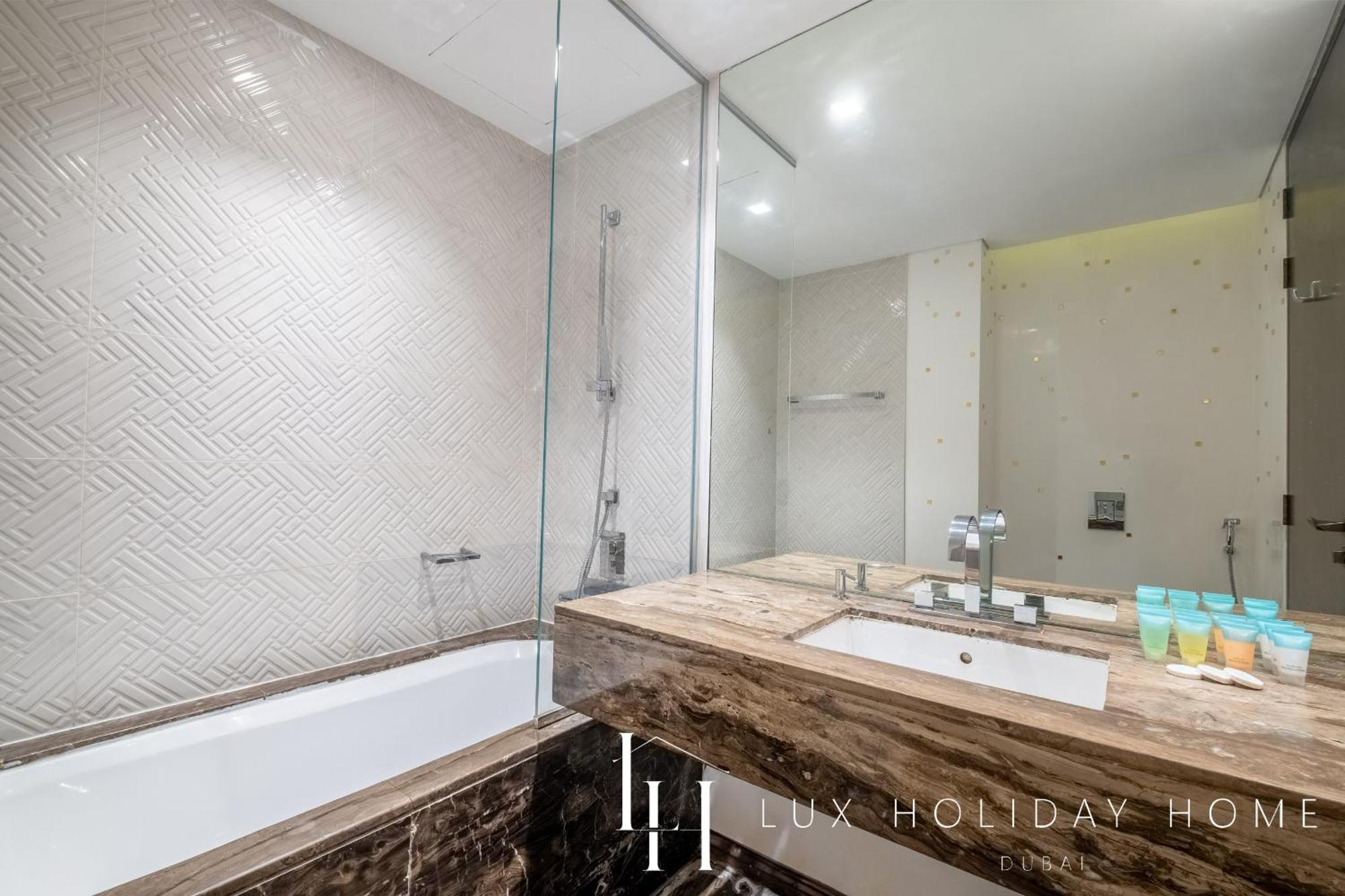 Lux - Lavish Suite With Full Palm Jumeirah View 1 ドバイ エクステリア 写真