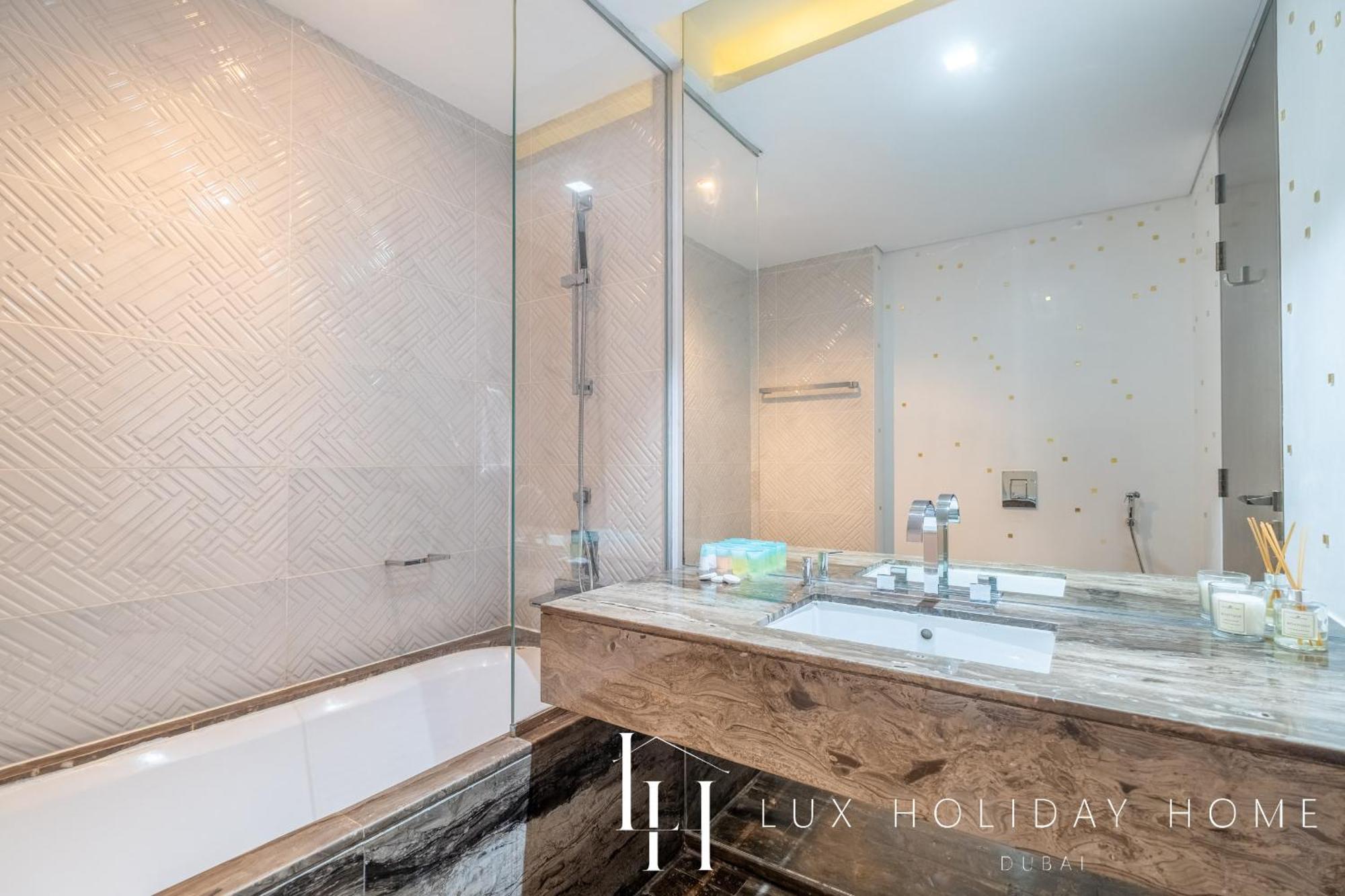Lux - Lavish Suite With Full Palm Jumeirah View 1 ドバイ エクステリア 写真